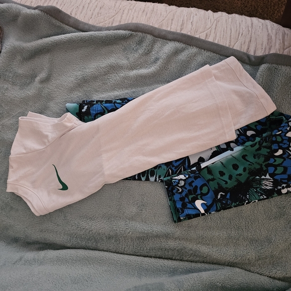 Nike Blue and Green Matching Set with Botanical Leggings - Picture 12 of 14